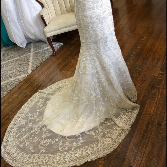 Allure Couture Wedding Dress - Sample - Picture 4 of 8